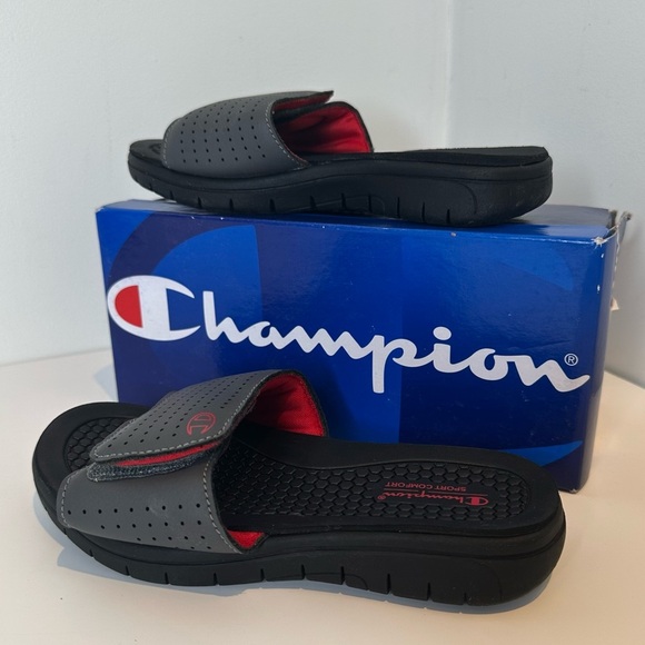 NWT Champion Kids Skid resistant slippers size 13 - Picture 2 of 13